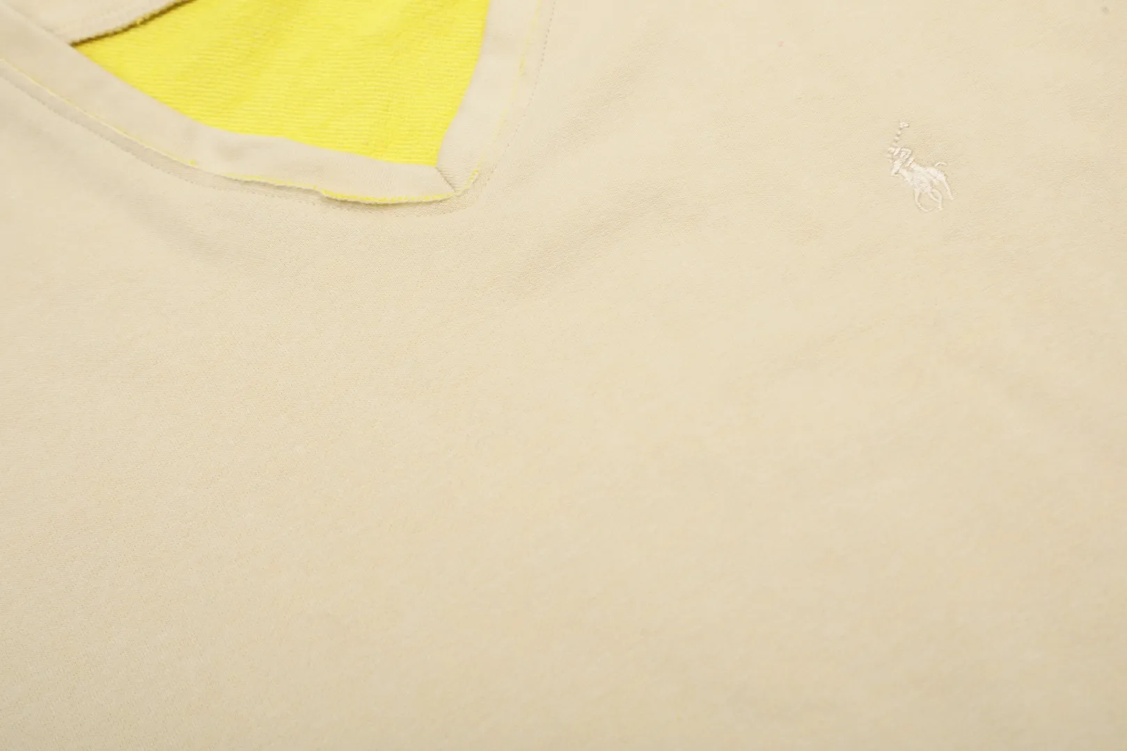 🅿️210 "Top Quality" Style No.: T5011# [Ralph Lauren dual-color pony embroidered logo couple V-neck sweatshirt] ✅Ralph Lauren classic two-color stitching contrasting V-neck terry sweatshirt ✅The version is restored to the original version. The maximum size can be worn up to 170 pounds. Loose, comfortable and stress-free. ✅The upper body is simple and easy to wear. ootd must-have style. Good-looking clothes are never too picky. A must-have in a couple’s wardrobe Size: S-L Color: Mi Xing Navy Gray